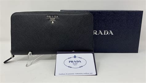 portafoglio compatto prada|Scopri la nuova collezione di portafogli di Prada donna su.